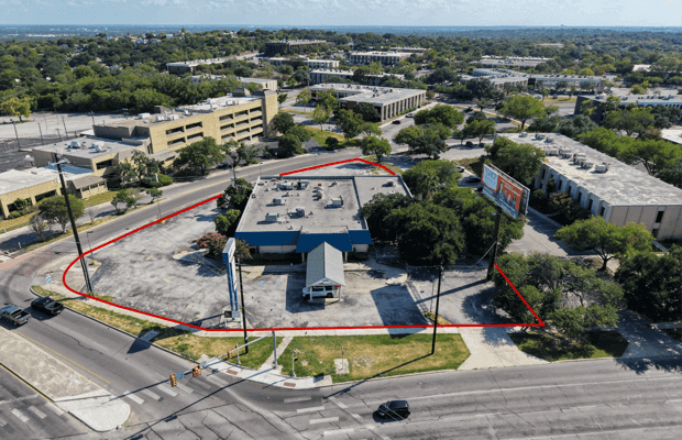4306 NW Loop 410