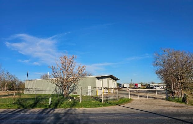 16350 S Flores Rd (FM 1937)